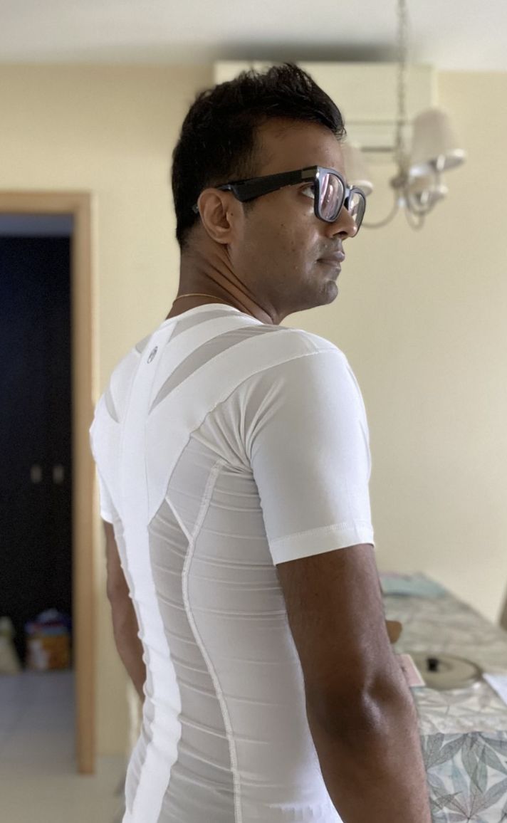 Customer photo review of Camiseta Postural Masculina - Posture Shirt® Com Zipper