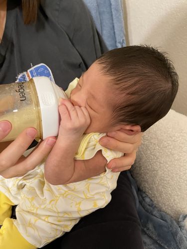 Customer photo review of Hegen PCTO™ 150ml/5oz Feeding Bottle PPSU 2-Pack with 2 x Slow Flow Nipple (1 to 3 months)
