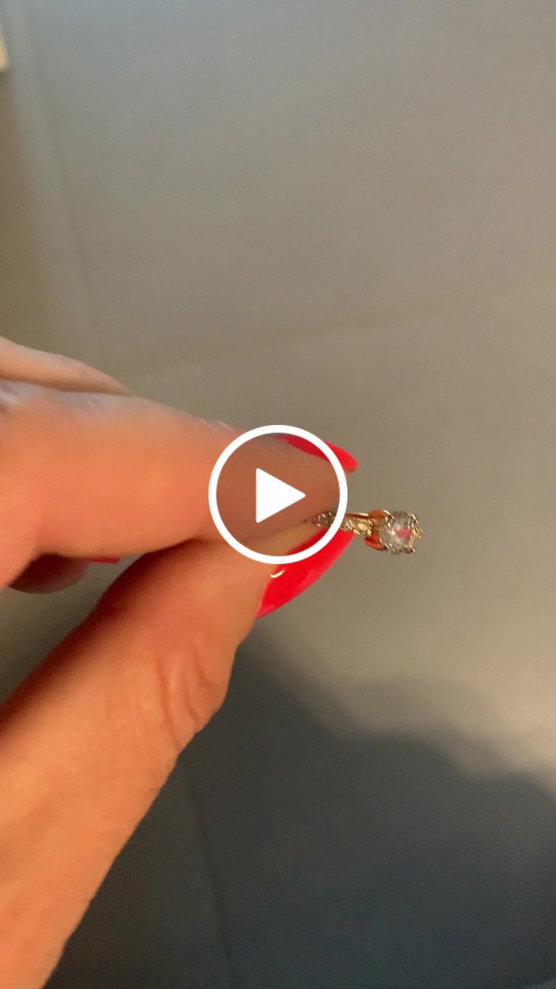 Customer video review of Graceful Ring | 18K vergoldet