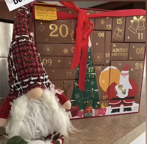 Customer photo review of 24 Pieces of Bath Set Christmas Advent Calendar