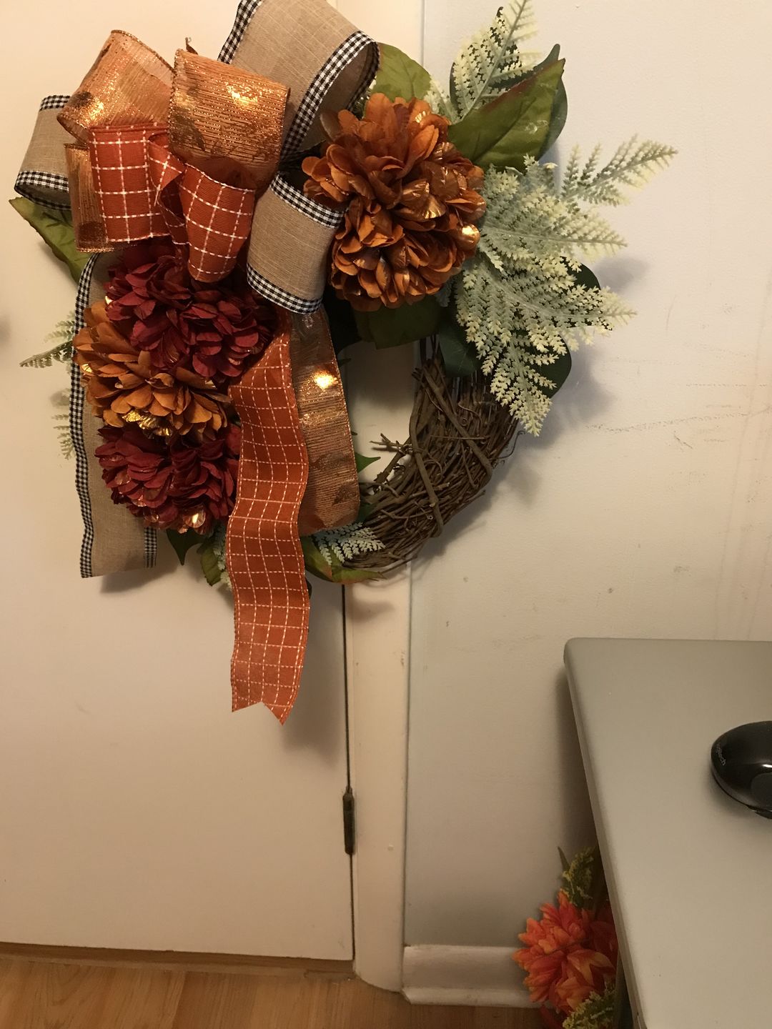 Customer photo review of 18" Oval Grapevine Wreath - DECOE-037