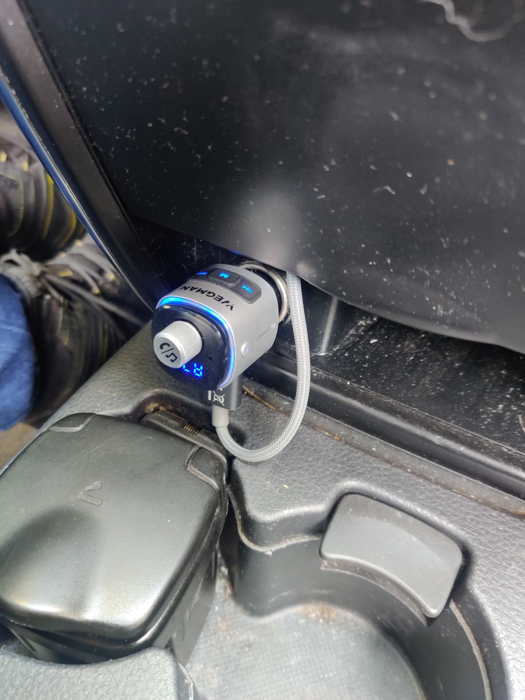 Customer photo review of Wegman Bluetooth FM Transmitter - Bluetooth carkit - Zilver