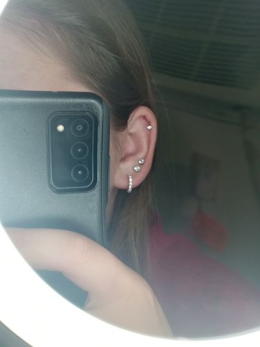 Customer photo review of Prong Gem Titanium Internally Threaded Lip Ring