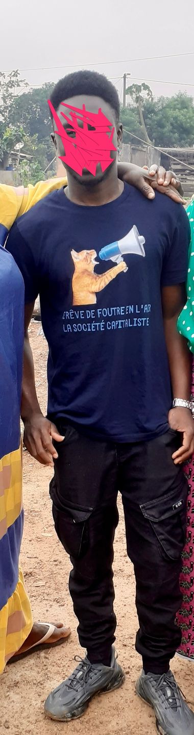 Customer photo review of T-shirt Unisexe 100% Coton Bio Je rêve de foutre en l'air la société capitaliste 2