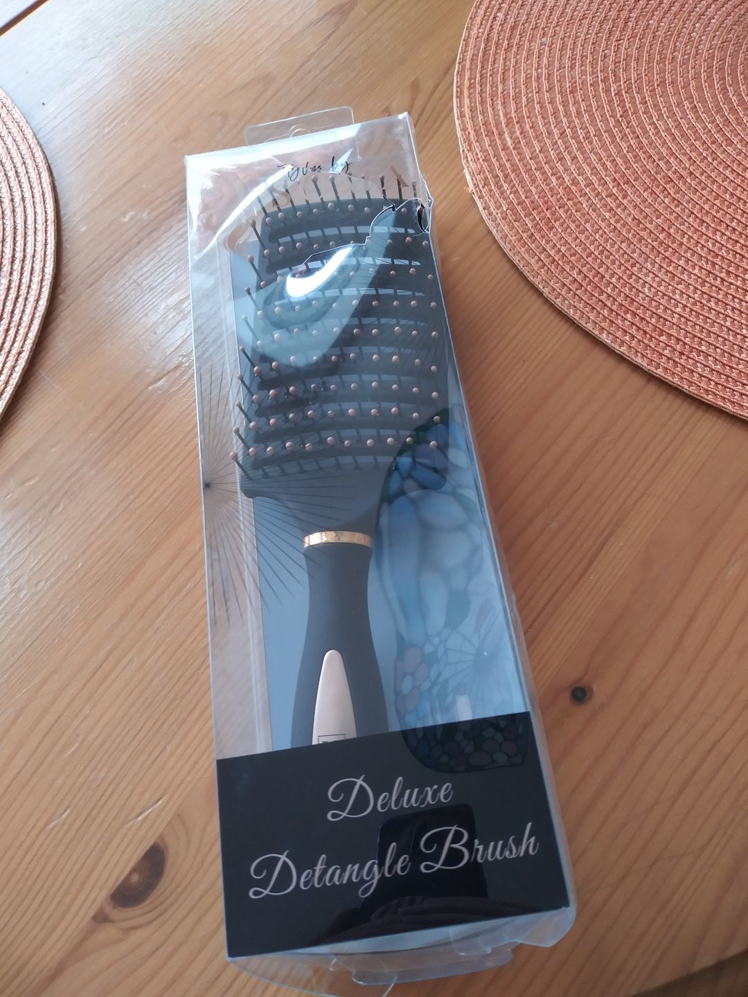 Customer photo review of Deluxe Detangle Brush