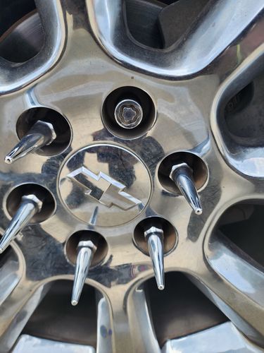 Customer photo review of 14x1.5 32pcs+1key Chrome Spike Lug Nuts Closed End Bulge Acorn For Chevy Ford