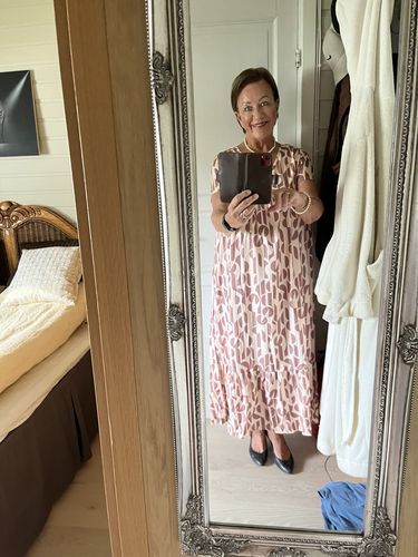 Customer photo review of Sukienka z krótkim rękawem i dekoltem w szpic