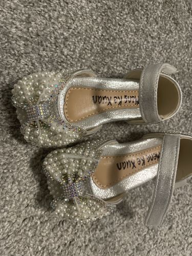 Customer photo review of Girl Dress Shoes Summer Bead Bow Princess Sandals