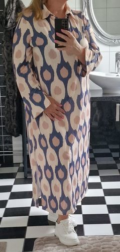 Customer photo review of Sukienka koszulowa z rozcięciem z boku