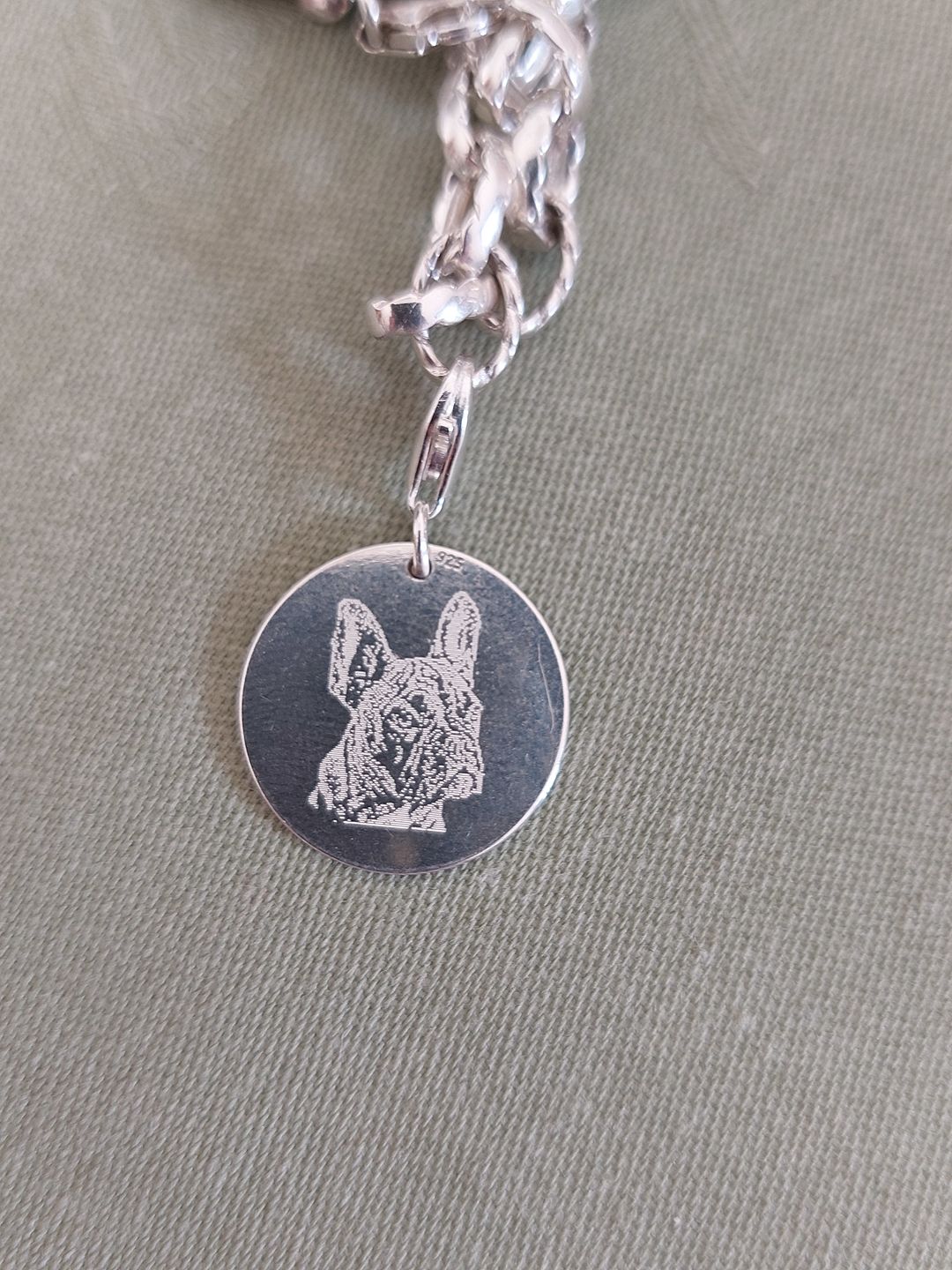 Customer photo review of KETTENANHÄNGER DENISE SILBER 18MM MIT KARABINER / FOTOGRAVUR