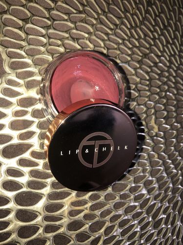 Customer photo review of O.TWO.O HYDRATING GLOSS LIP AND CHEEK BALM