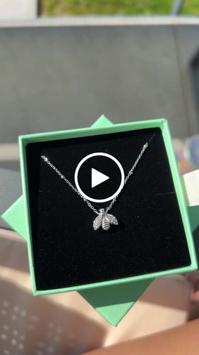 Customer video review of Heavenly Bee Kette 18K Vergoldet