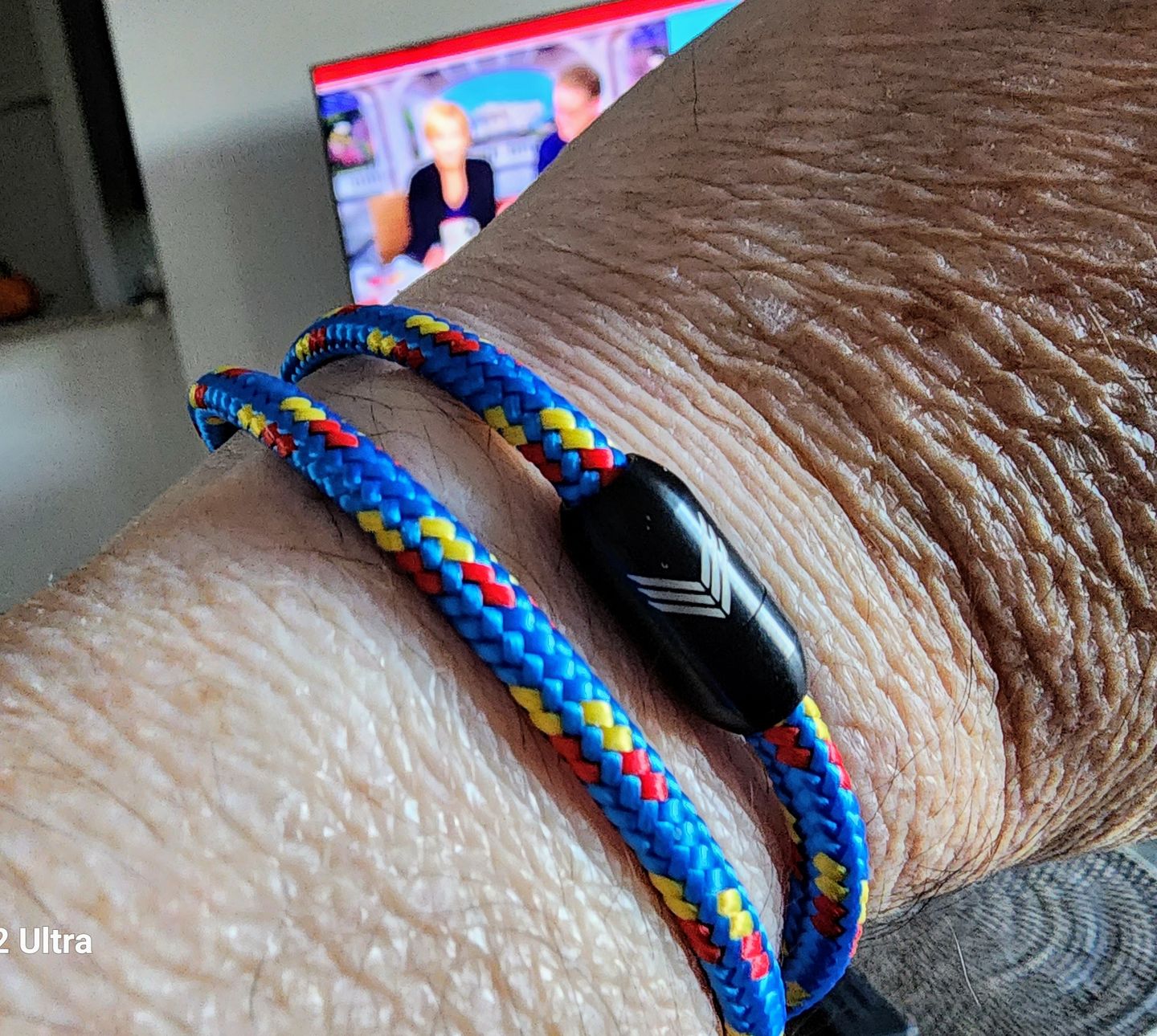 Customer photo review of Vertig Magnetic Paracord Bracelet Multicolor
