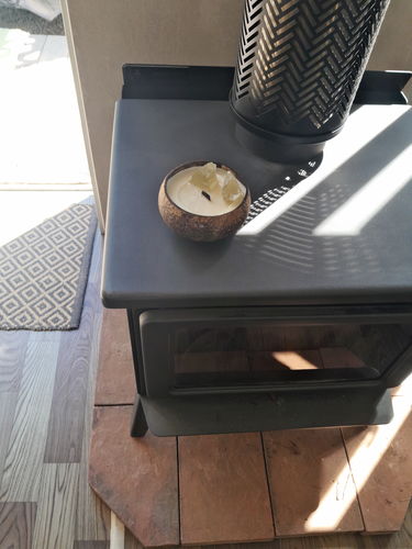 Customer photo review of Citrine Crystal Coconut Candle (Energy boost)