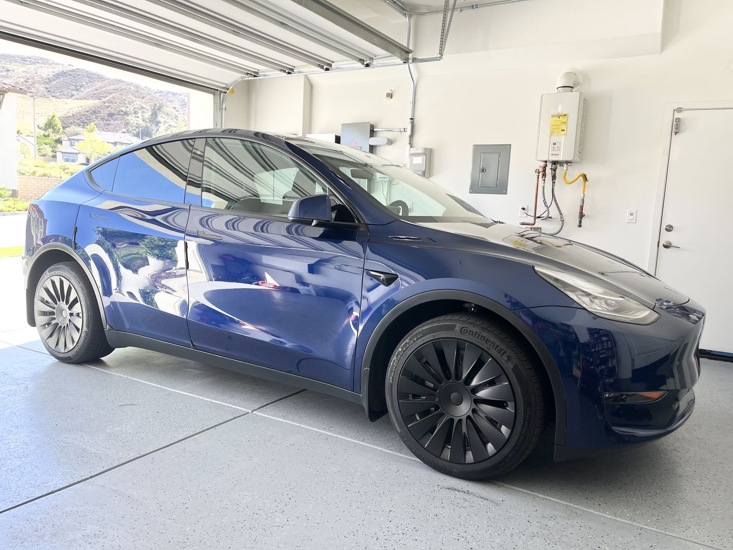 Customer photo review of TESPLUS 19'' Blade Style Wheel Cover for Model Y