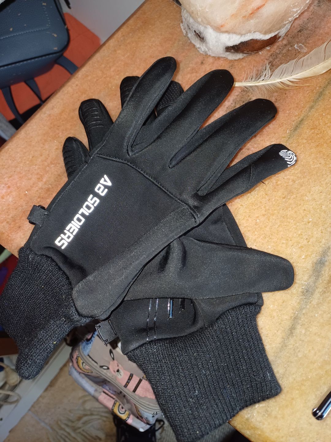 Customer photo review of Guantes Simil Neopreno con Touch y Antideslizante