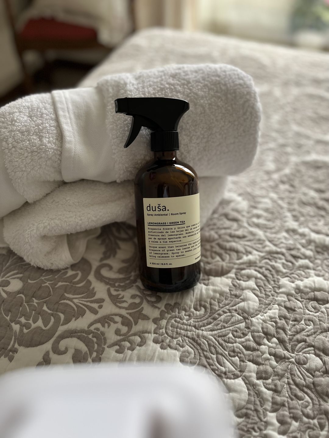 Customer photo review of Lemongrass I Green Tea -Aromatizante en Spray |  Para Telas y Ropa de Cama | Eliminador de olores en Spray - 500ml