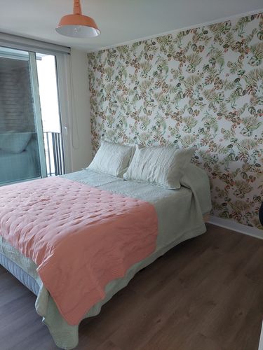Customer photo review of Papel Mural Tropical leaves Gold green