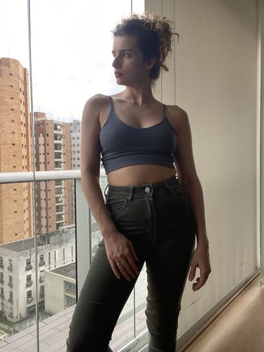 Bruna M. review of Cropped Bromélia Cinza image 1 out of 1