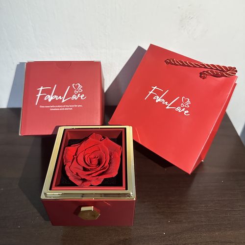 Customer photo review of Eternal Rose Box - W/ Engraved Necklace & Real Rose