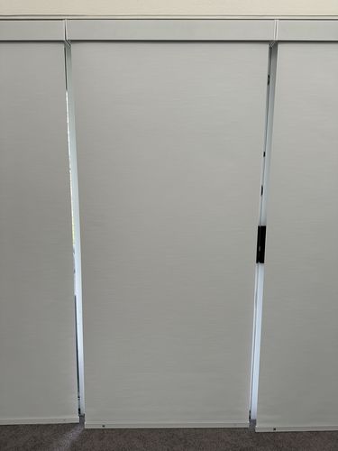Customer photo review of SmartWings Motorized Roller Shades 100% Blackout Essential