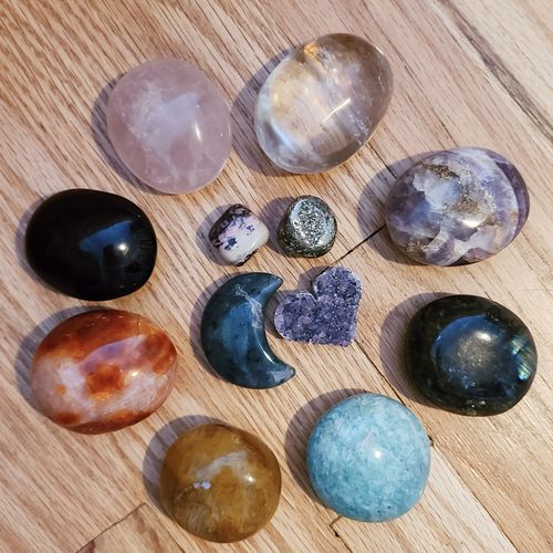 Customer photo review of Palm Stone Chakra Set + Bonus Rose Quartz