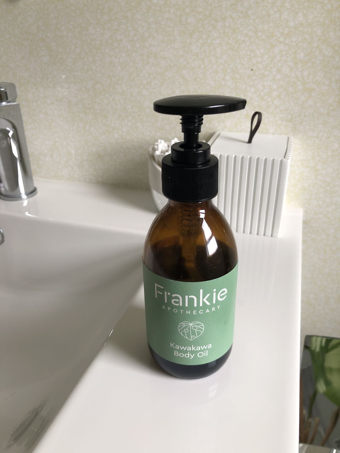 Customer photo review of Kawakawa Body Oil