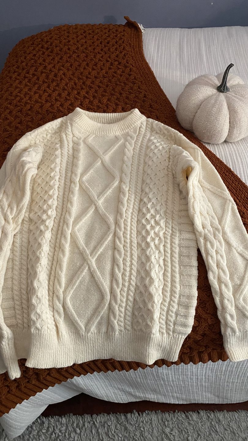 Customer photo review of Aelfric Eden Retro 90s Cable Knit Sweater
