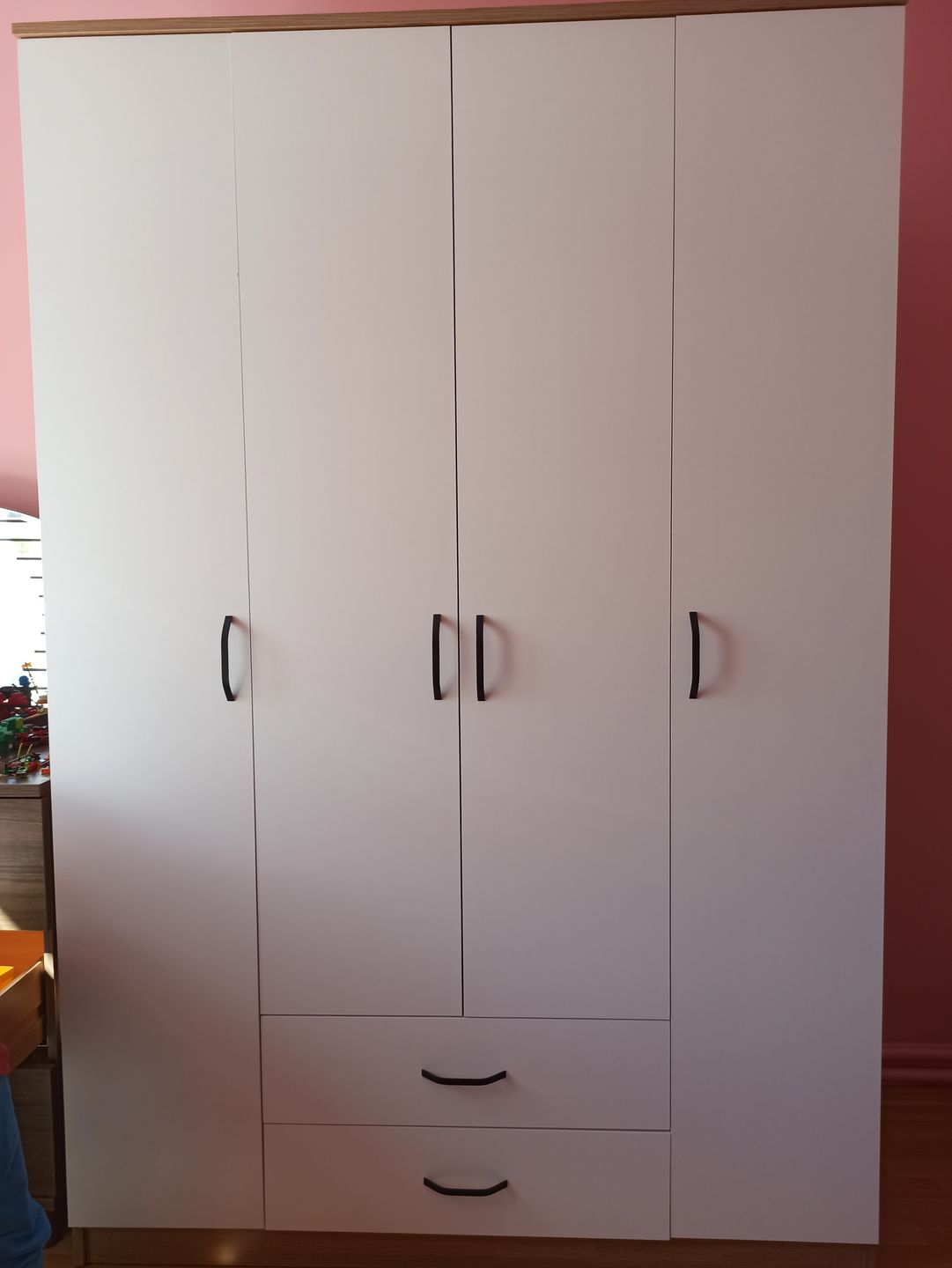 Customer photo review of Rani BA112 Geniş Gardırop Elbise Dolabı 4 Kapaklı 2 Çekmeceli 13 Raflı 1 Askılı Sepet Ceviz - Beyaz