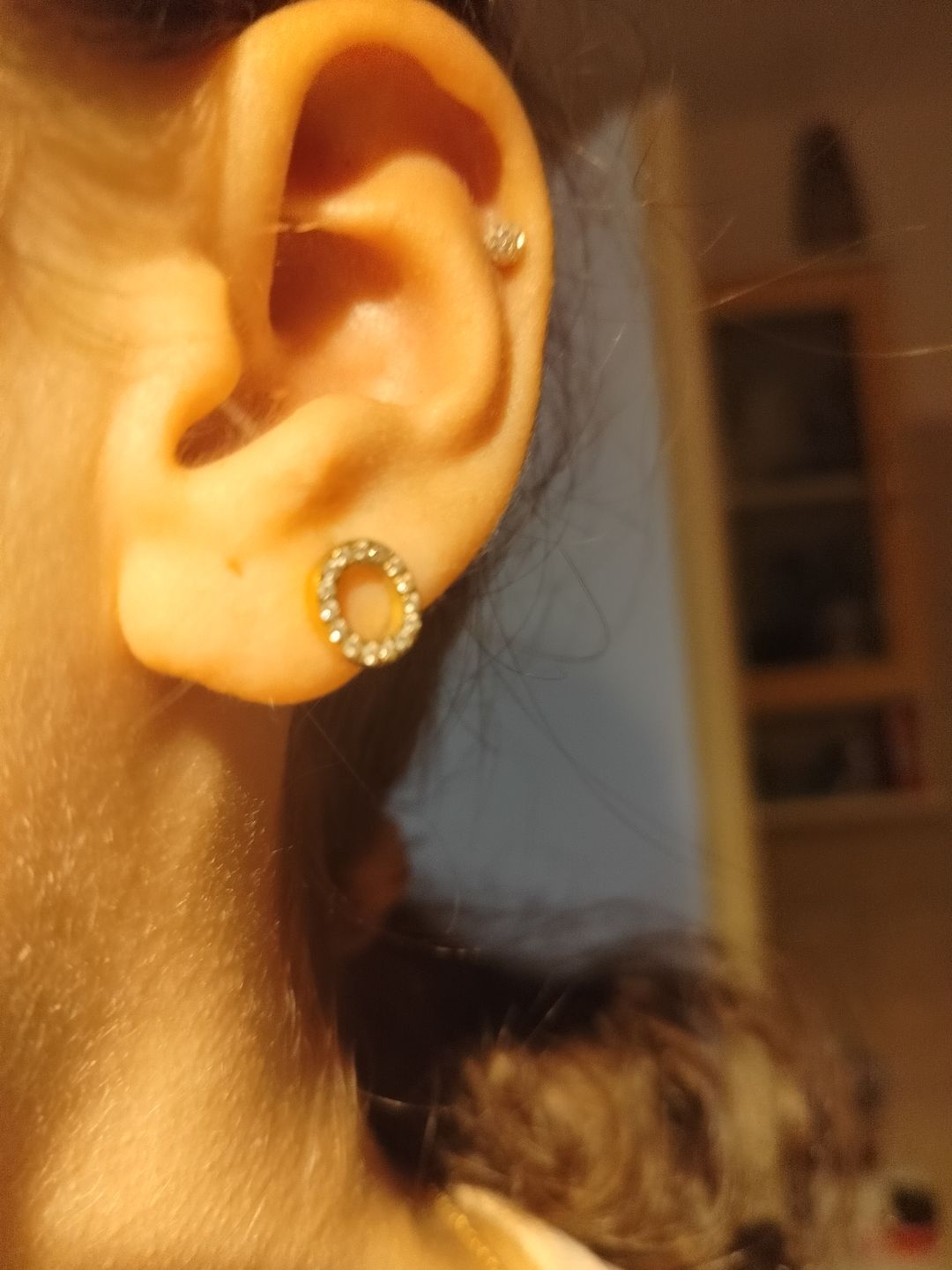 Customer photo review of Bright Letter Ohrstecker | 18K vergoldet