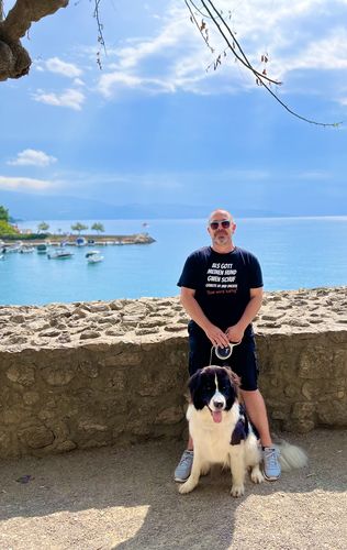 Customer photo review of Als Gott meinen Hund schuf - Personalisierbares Unisex T-Shirt