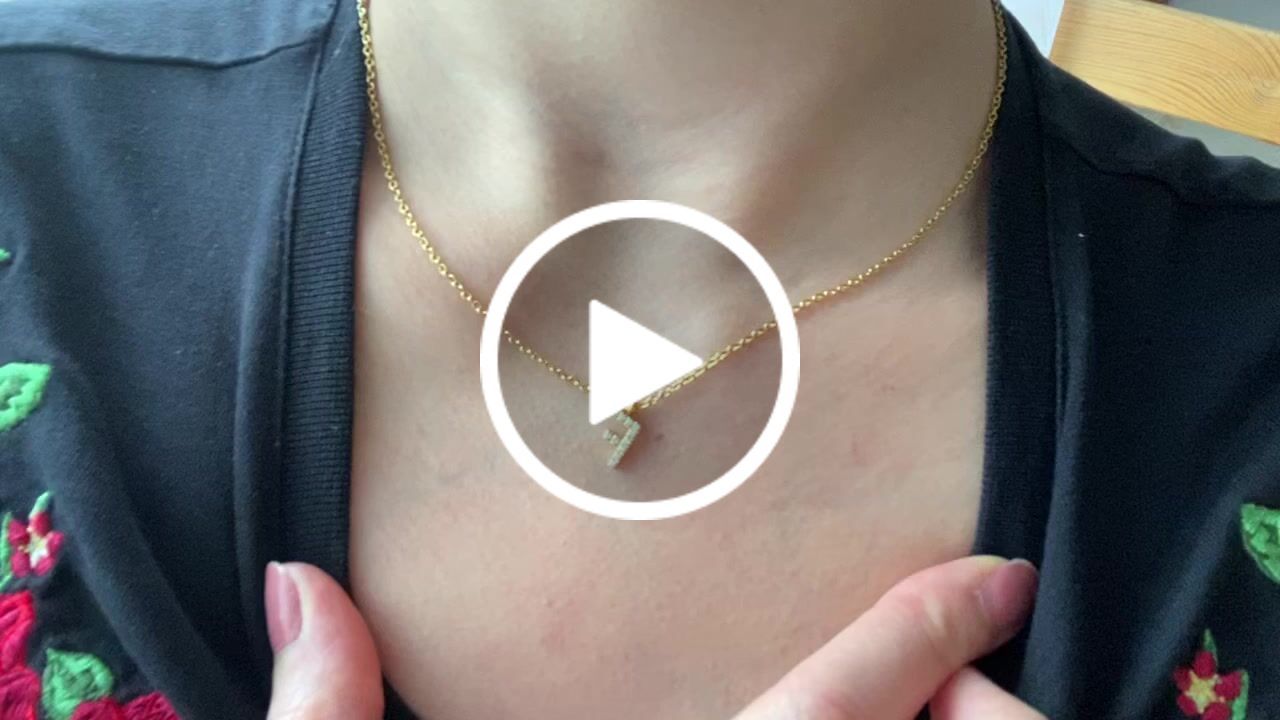 Customer video review of Filigran Letter Halskette | 18K vergoldet