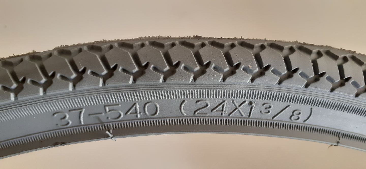 Customer photo review of Pneu Pneumático para Cadeiras de Rodas  24'' x 1,(3/8)''