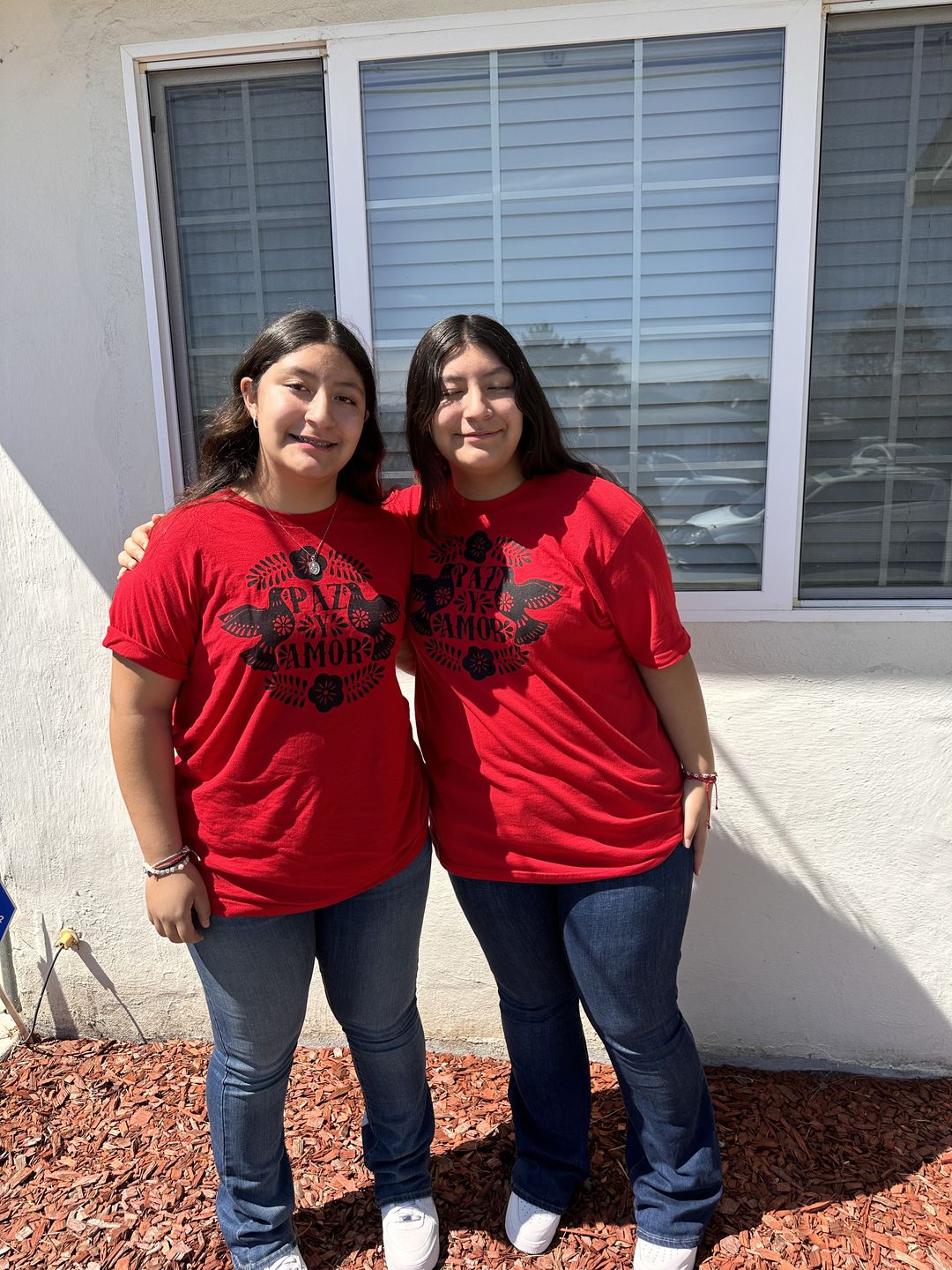 Customer photo review of Unisex Paz y Amor Tee
