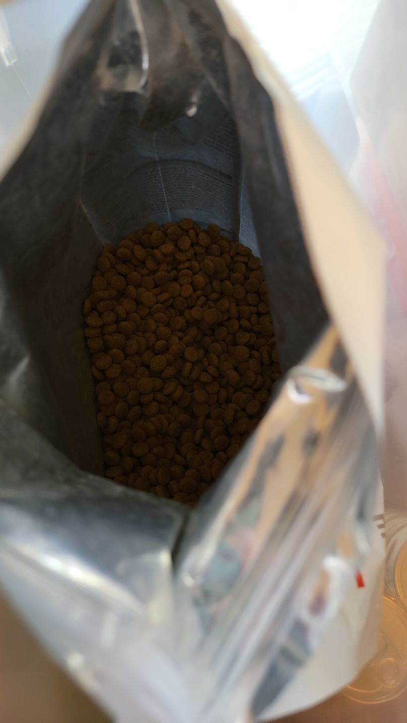 Customer photo review of Royal Canin Veterinary Diet - Urinary SO + Calm Dry Cat Food