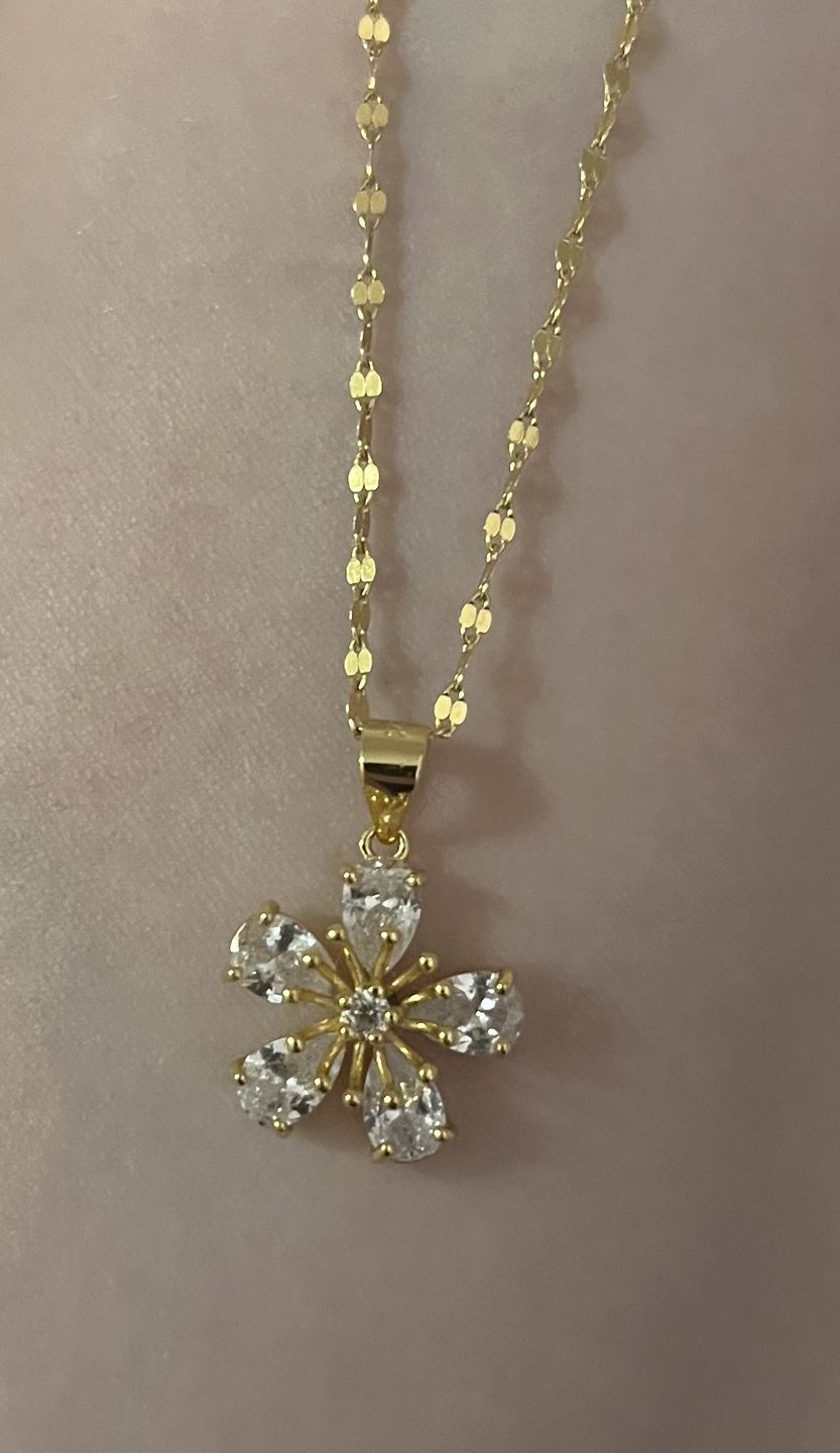 Customer photo review of Sakura Flower Kette | 925 Echtsilber