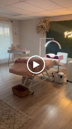 Customer video review of CosmoGlo Original Light Bundle + Phone Clip