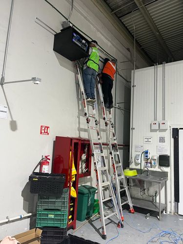 Customer photo review of Escalera de Aluminio Multiposición 22' Tipo IA Leveler Little Giant 16522-803 (Demo)