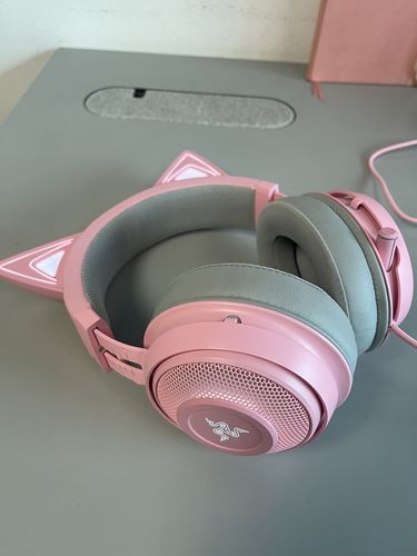 Customer photo review of Audifonos USB Razer Kraken Kitty RGB Sonido envolvente espacial THX 7.1 - Iluminación Chroma RGB - Micrófono retráctil RZ04-02980200-R3M1