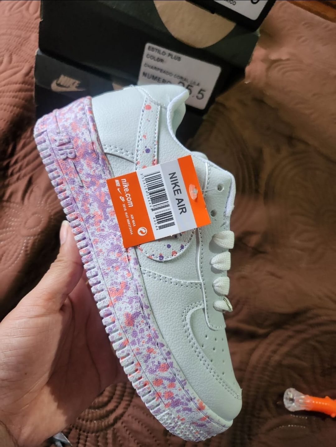 Customer photo review of Paq 6 Pares Tenis 275 Blanco Lila 22/25.5