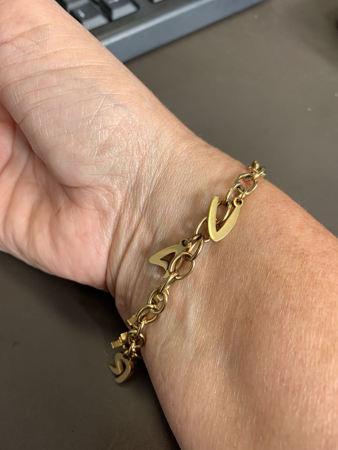 Customer photo review of Bracelet Lettres Pendentifs