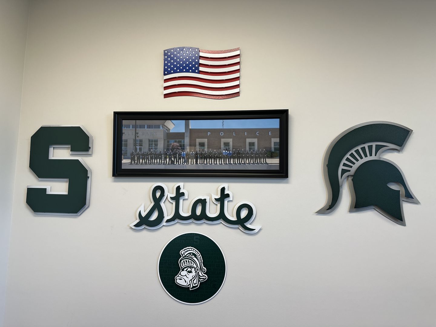 Customer photo review of CRAFT SERIES - Michigan State Spartans 3D Embossed Metal Wall Art