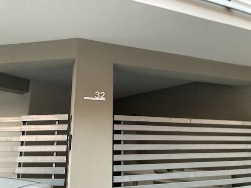 Customer photo review of Numero civico sagomato modello Line 01 Acrilico