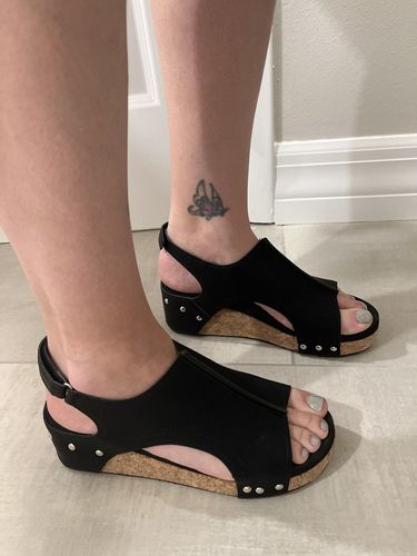 Customer photo review of Vorioal Wedge Sandals