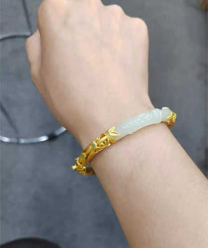 Customer photo review of <Pre-Order> Natural Hetian Jade Bamboo Ancient Royal Bangle