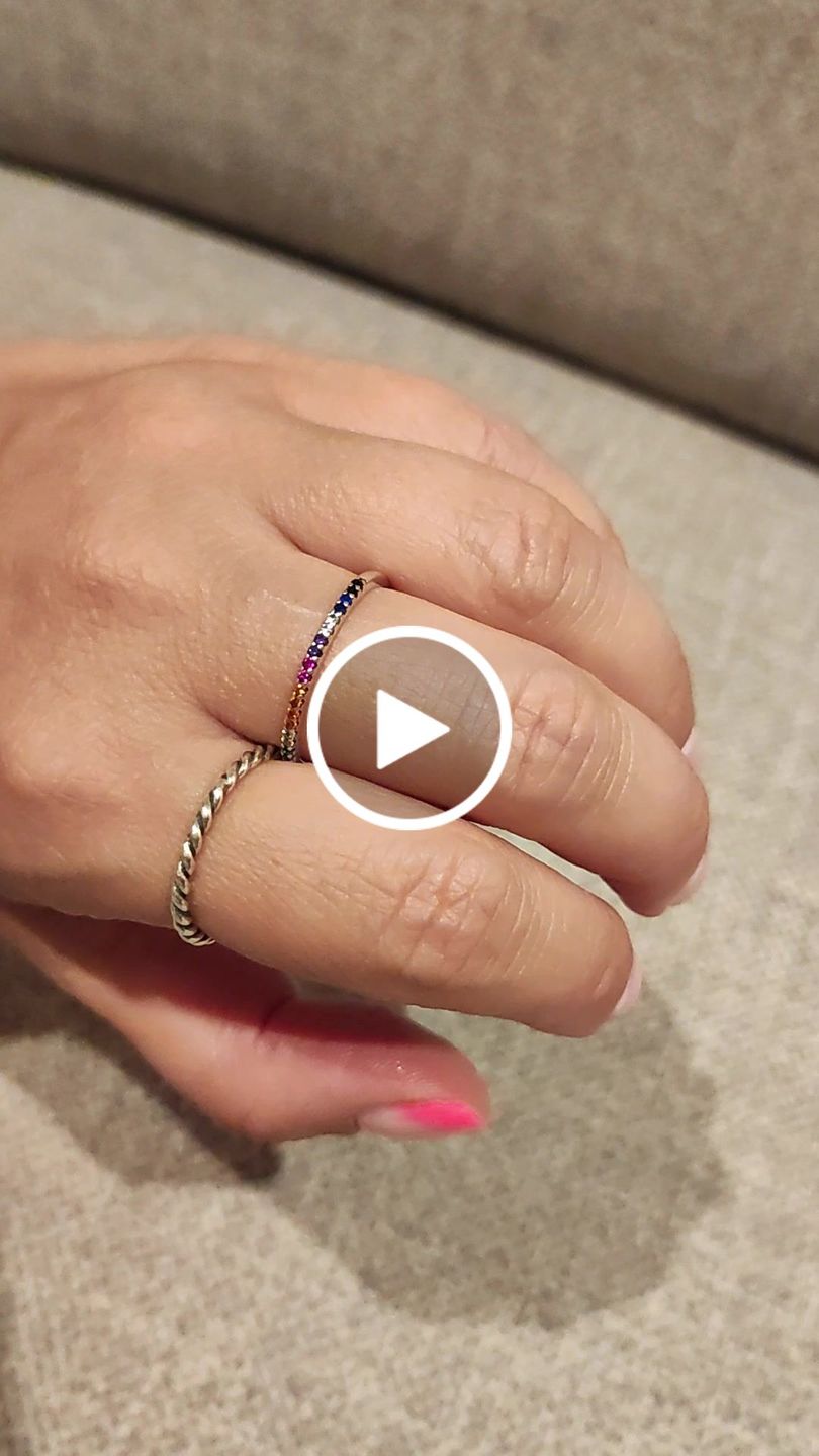 Customer video review of Anillo Rainbow