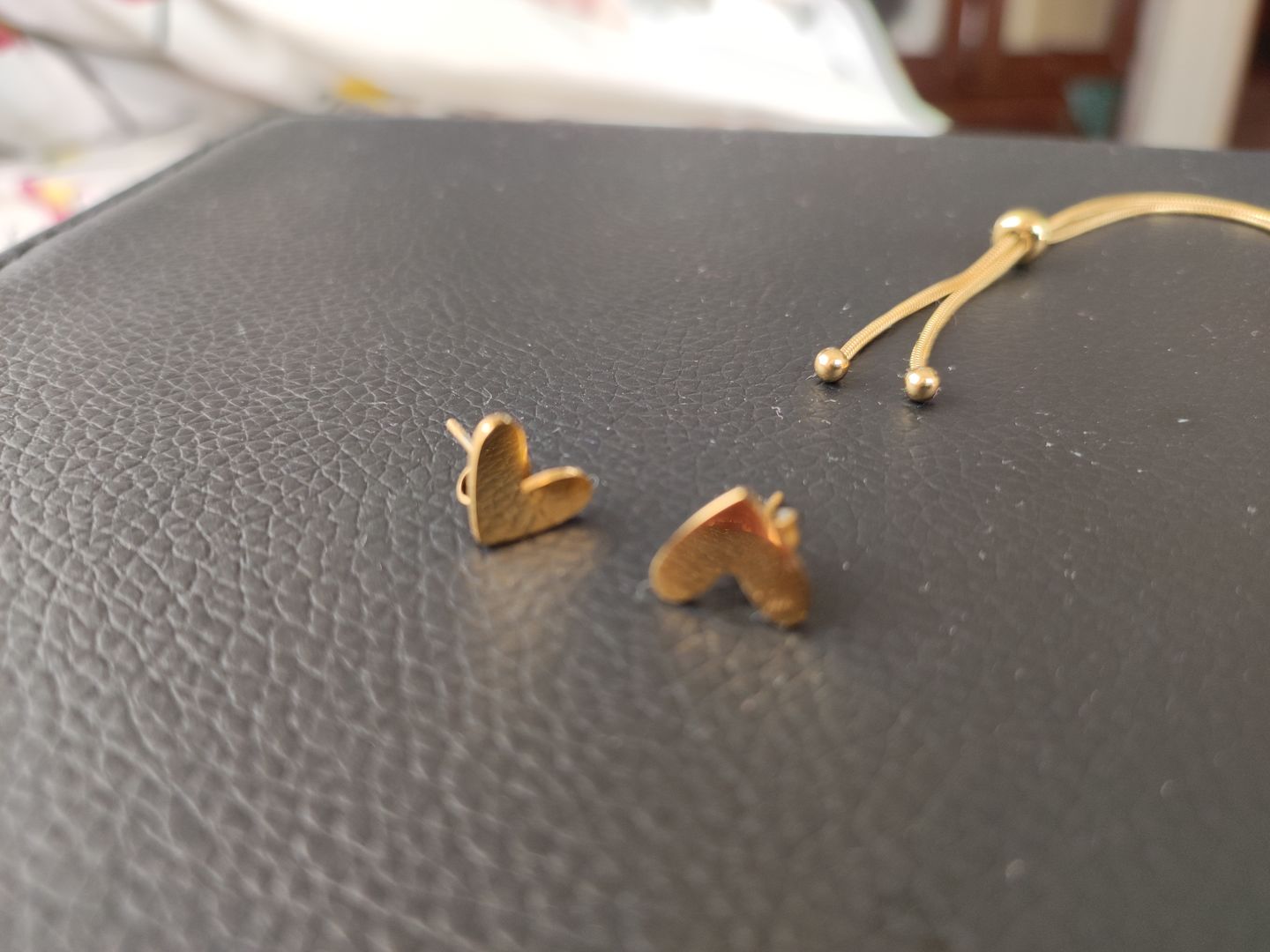 Customer photo review of Aretes Corazón
