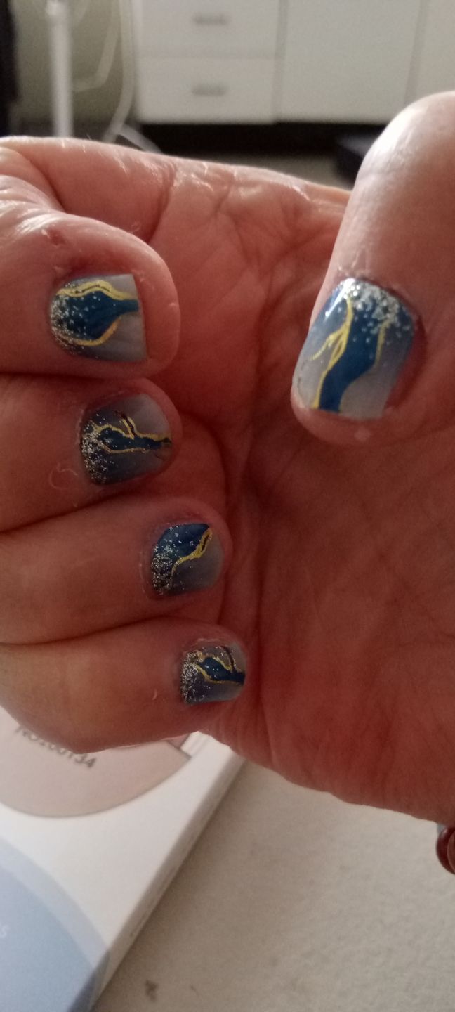 Customer photo review of Gel Nail Sticker Starter Kit (FREE UV Lamp With 2 Or More Gel Nail Stickers)