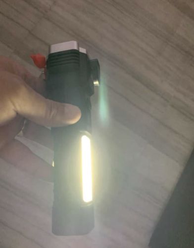 Customer photo review of Lanterna Tática  Indestrutível 4 em 1 - Ultra Potência - ÚLTIMO DIA NA PROMOÇÃO E FRETE GRÁTIS