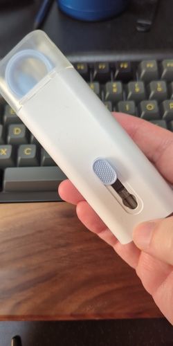 Customer photo review of Escova de Limpeza para Teclado e Celular - CleanPro 7 em 1